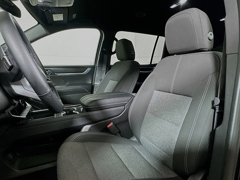 Used 2025 GMC Acadia Elevation image 11