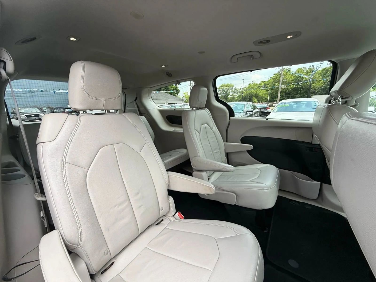 Used 2017 Chrysler Pacifica Touring-L w/ Tire & Wheel Group image 57