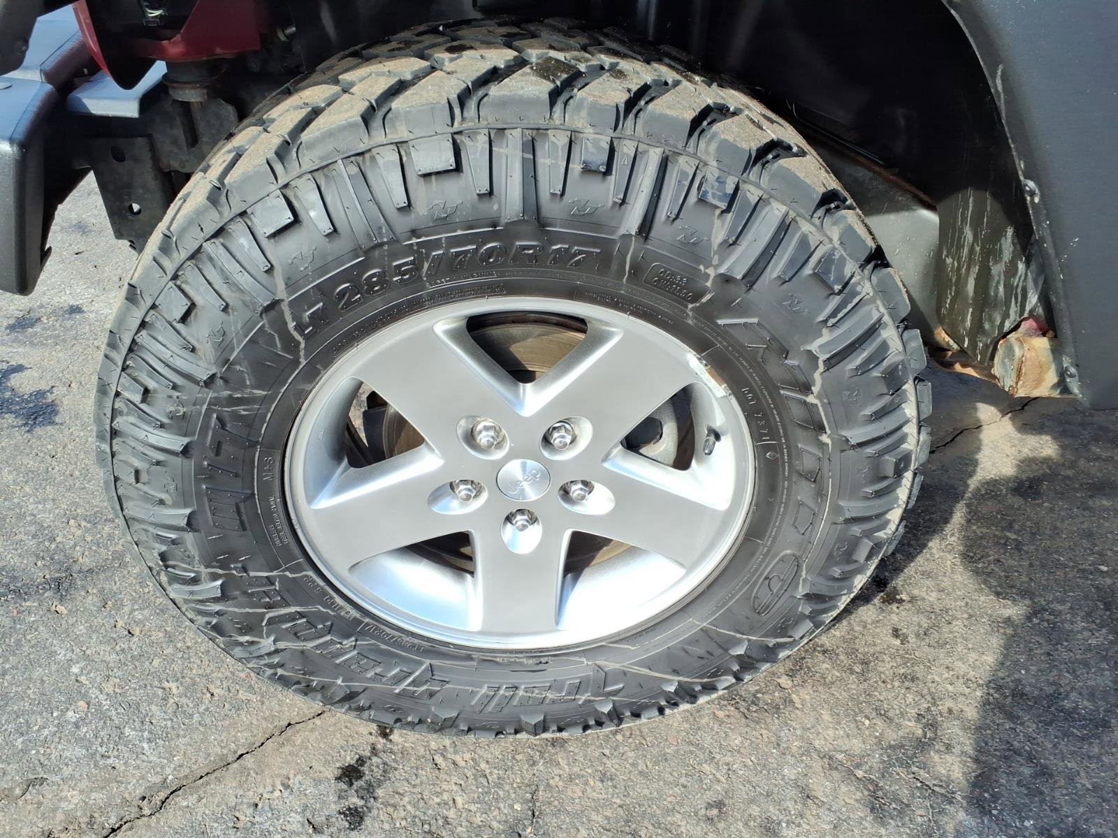 Used 2012 Jeep Wrangler Rubicon w/ Dual Top Group image 21