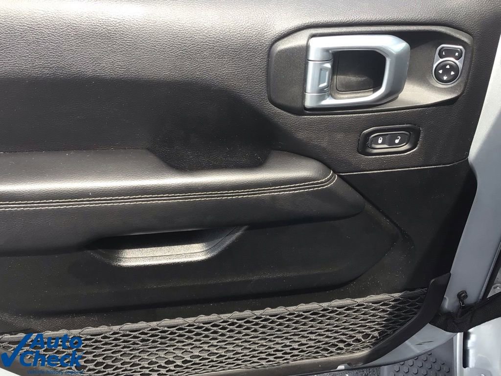 Used 2022 Jeep Wrangler Unlimited Sahara w/ Cold Weather Group image 10