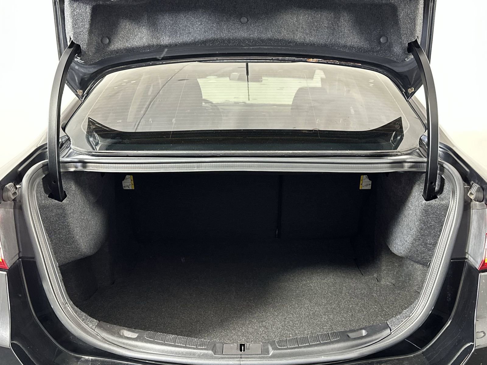 Used 2017 Ford Fusion SE w/ Fusion SE Technology Package image 29