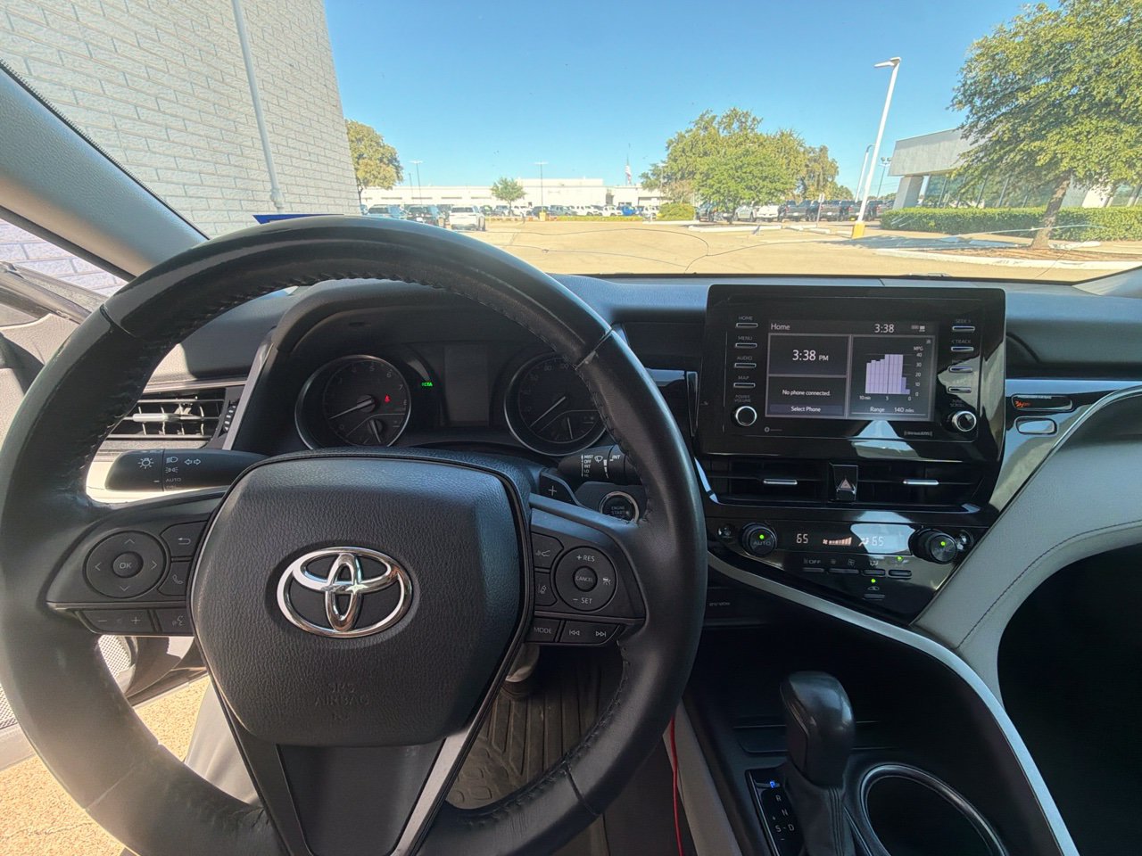 Used 2022 Toyota Camry SE w/ Convenience Package FWD image 4