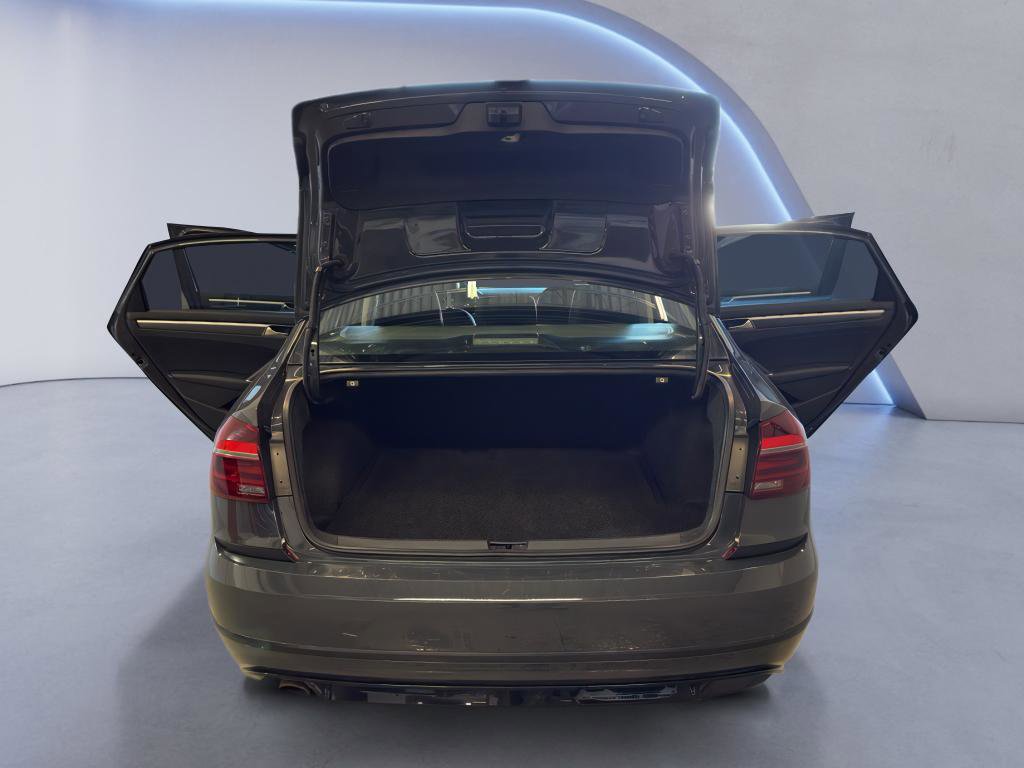 Used 2018 Volkswagen Passat 2.0T R-Line FWD image 11