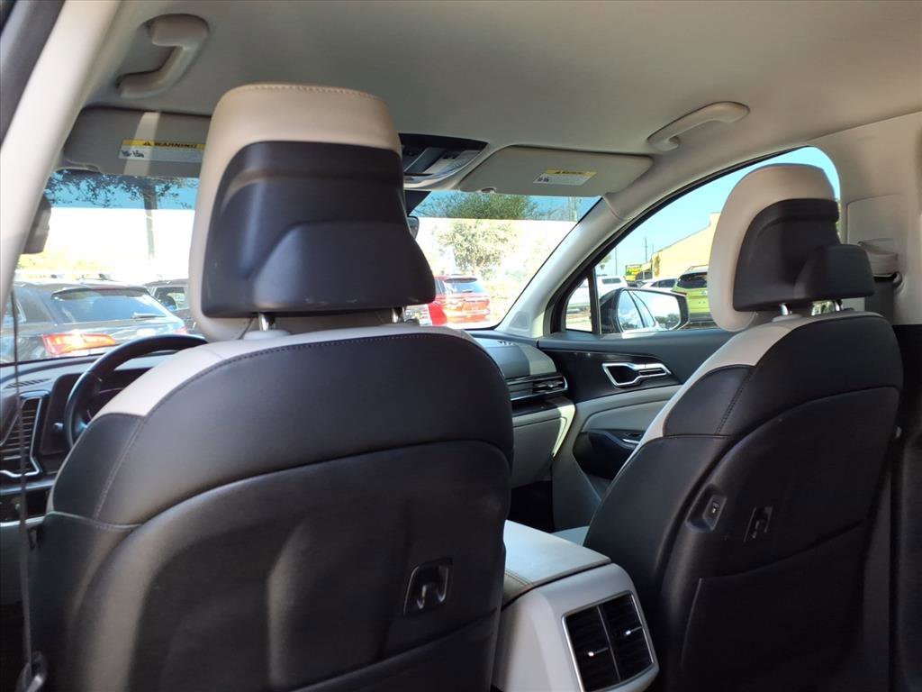 Used 2025 Kia Sportage EX image 19
