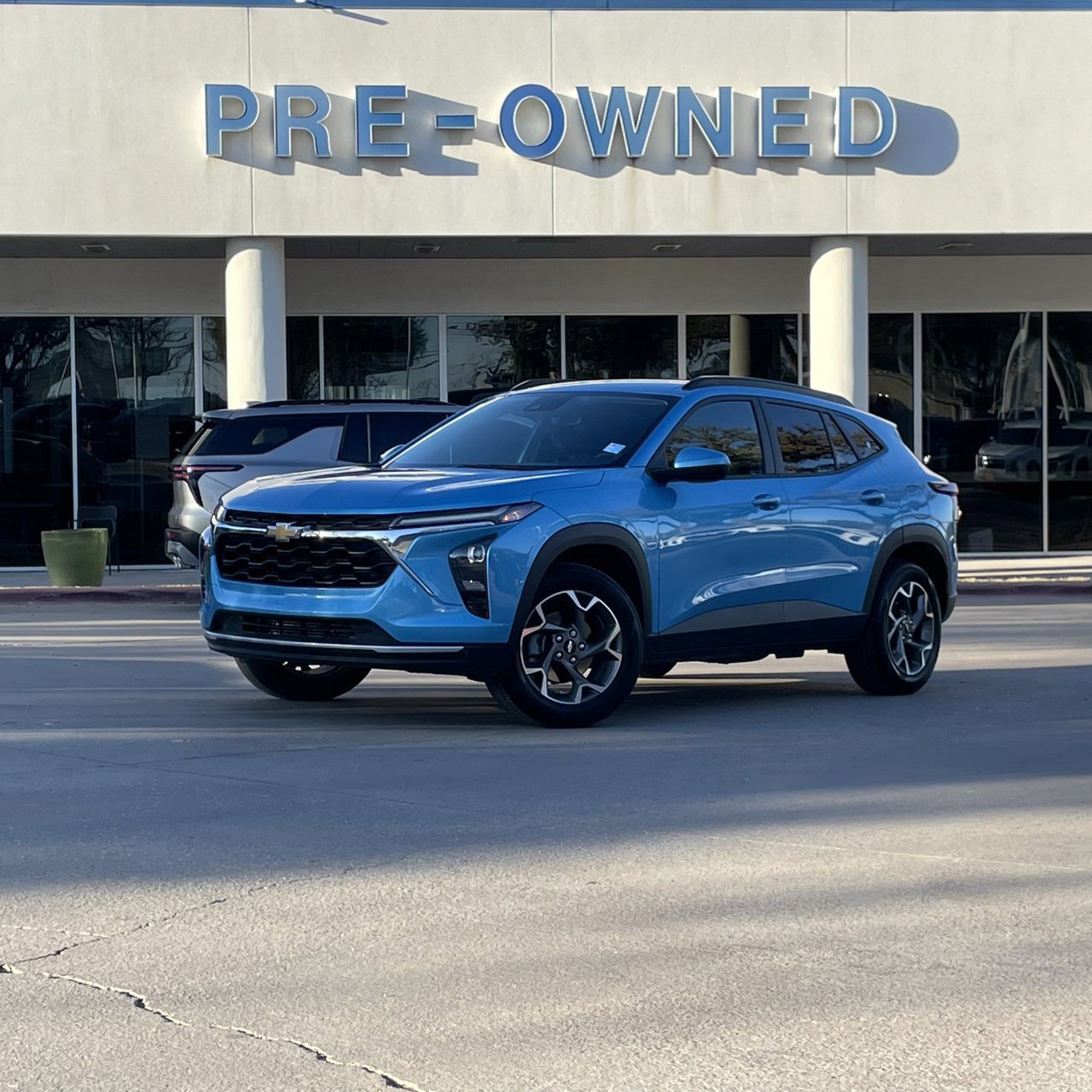 Used 2025 Chevrolet Trax LT image 2