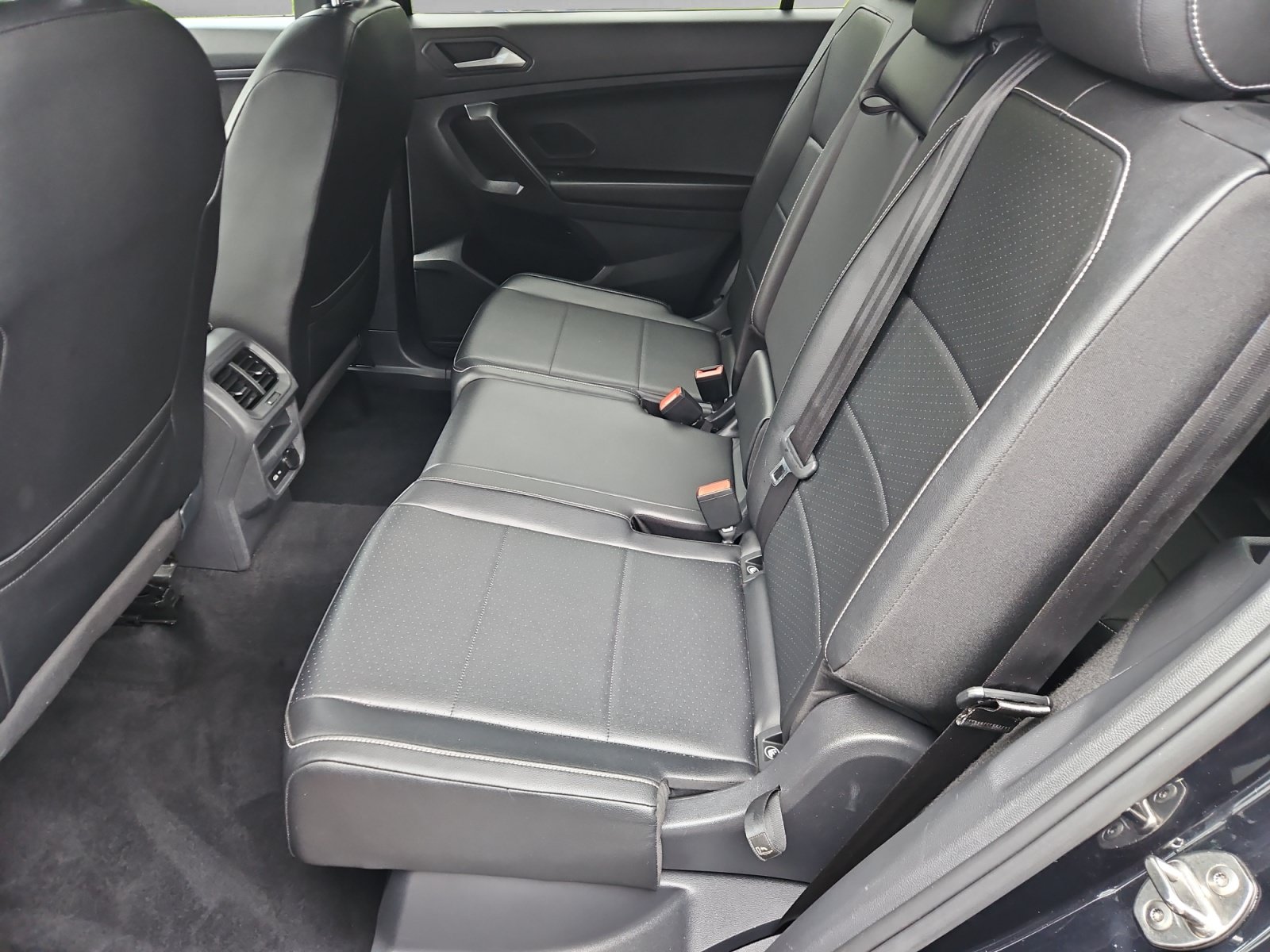 Used 2021 Volkswagen Tiguan SE R-Line FWD image 14