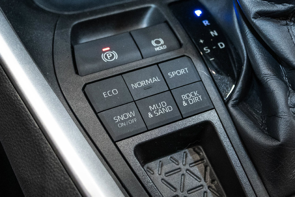 Used 2021 Toyota RAV4 XLE AWD/4WD image 24