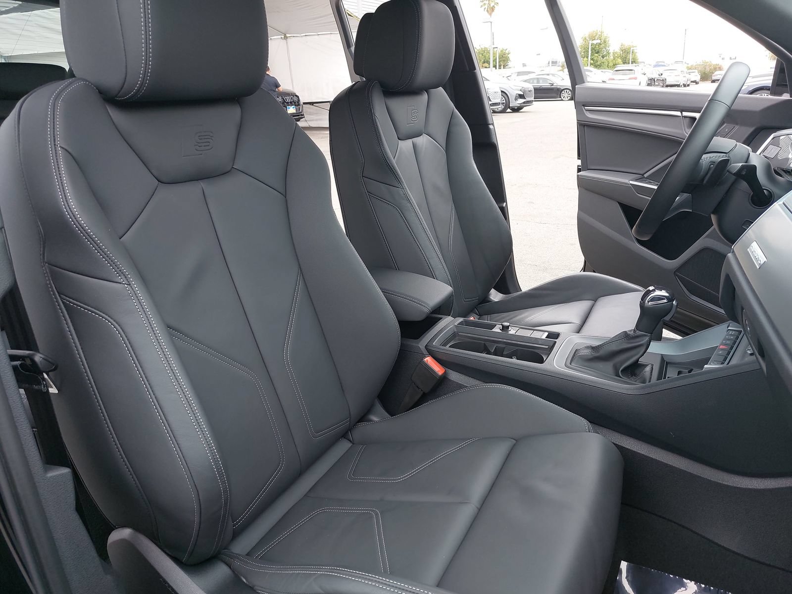 Certified 2025 Audi Q3 2.0T Premium w/ Convenience Package AWD/4WD image 10