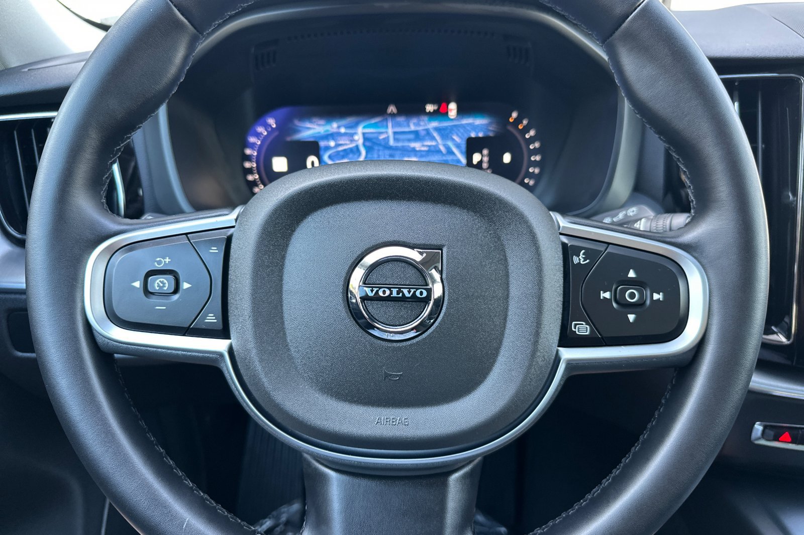 Certified 2025 Volvo XC60 B5 Core AWD/4WD image 28