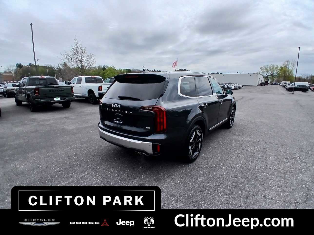 Used 2024 Kia Telluride S AWD/4WD image 4