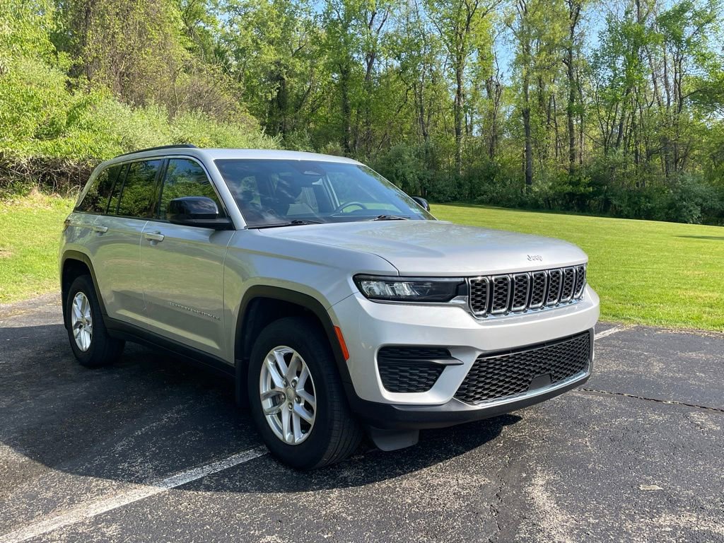 Used 2024 Jeep Grand Cherokee Laredo X w/ Luxury Tech Group I AWD/4WD image 1