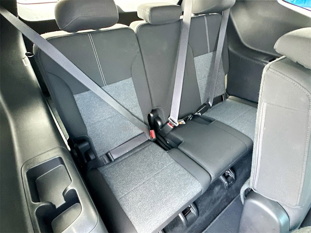 Used 2025 GMC Acadia Elevation image 27