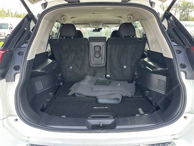 Used 2019 Nissan Rogue SV w/ Premium Package image 42