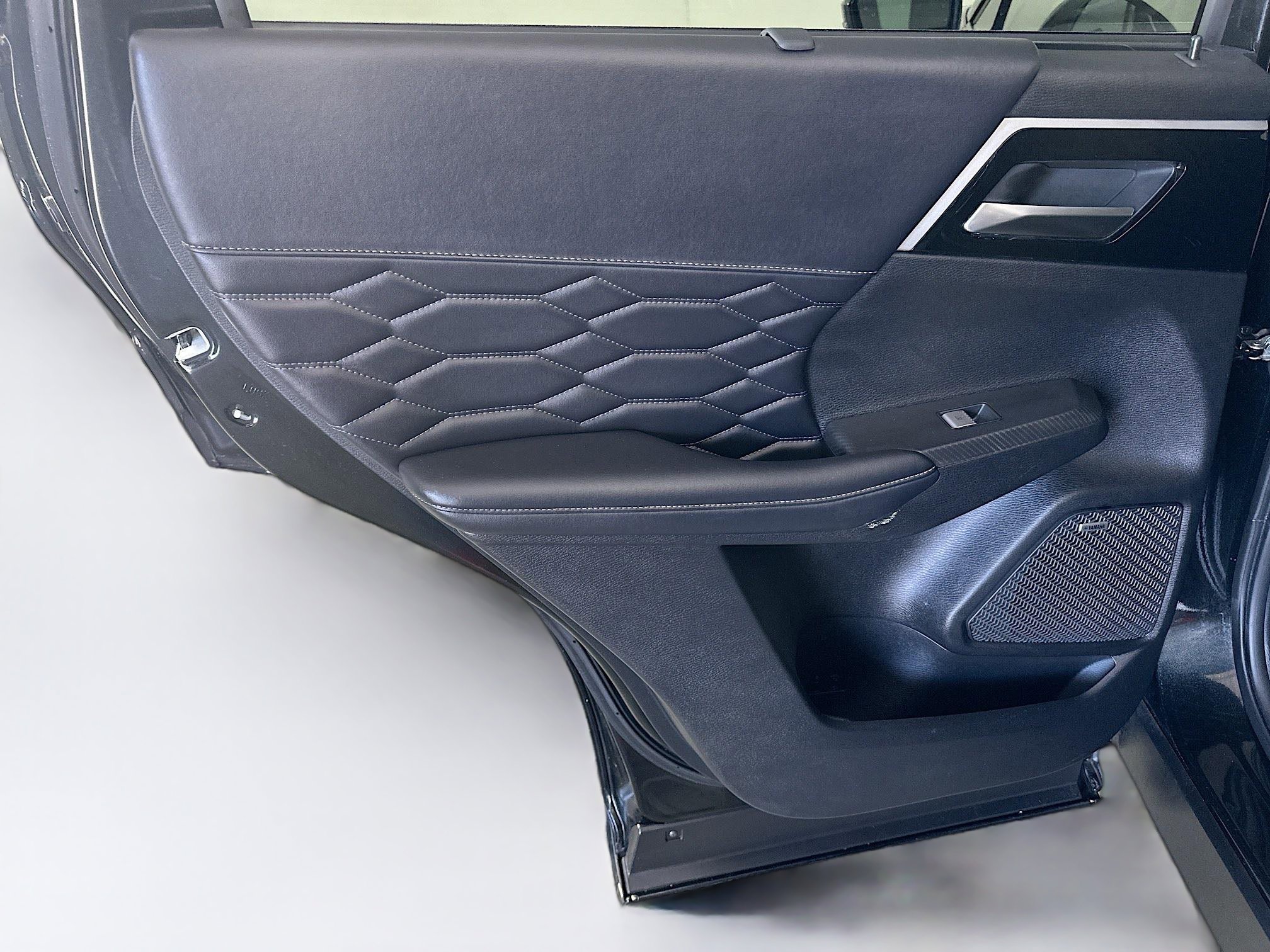 Used 2025 Mitsubishi Outlander SEL image 26