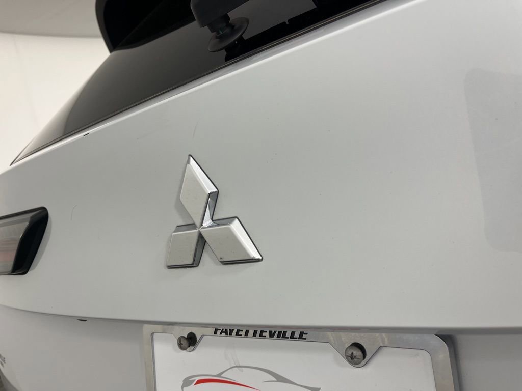 Used 2025 Mitsubishi Outlander SE image 12