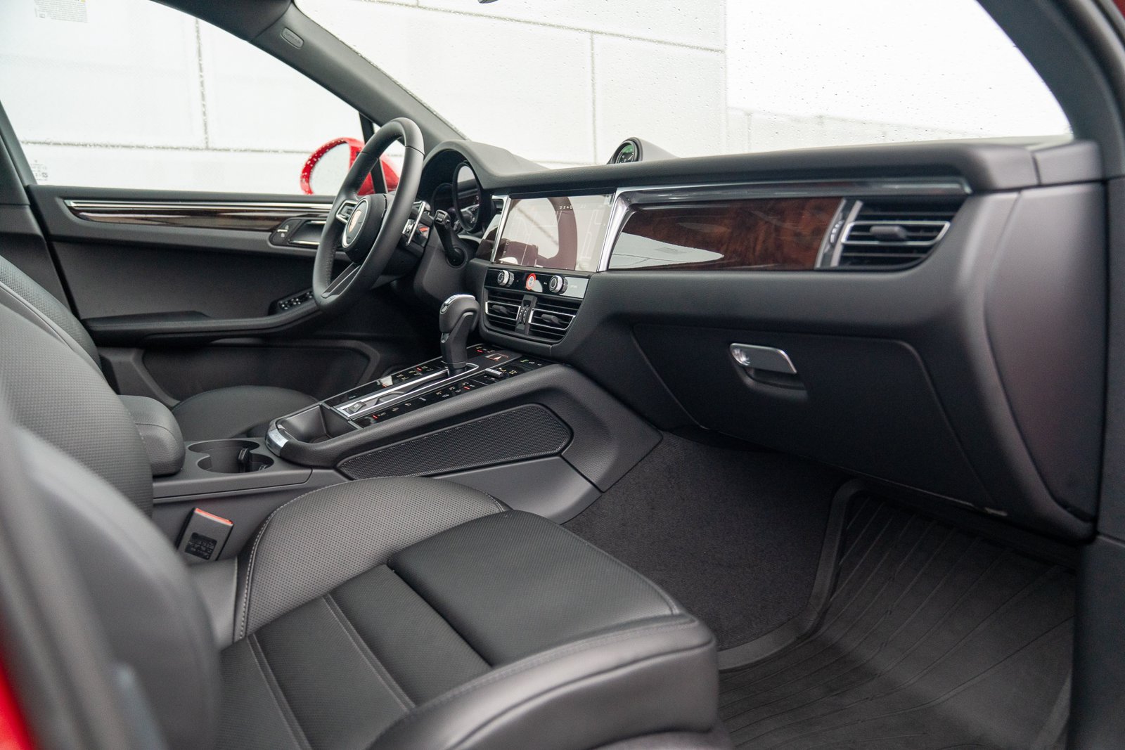 Certified 2026 Porsche Macan AWD/4WD image 26