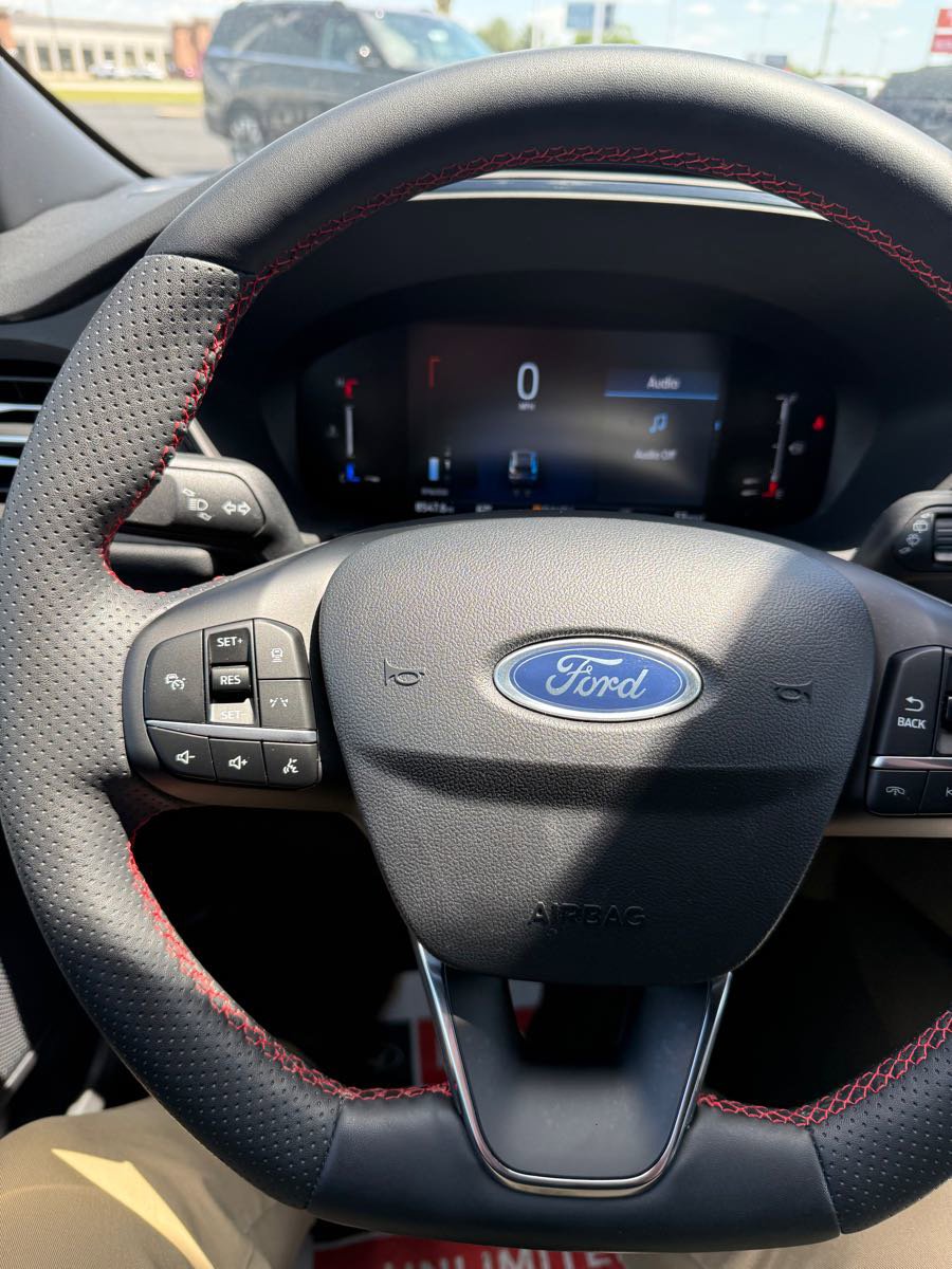 Used 2024 Ford Escape ST-Line w/ Tech Pack #1 AWD/4WD image 13