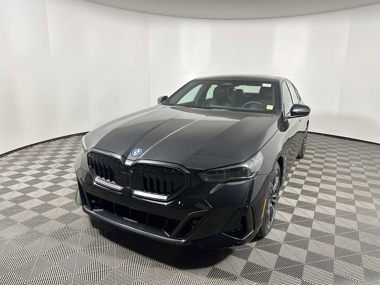 New 2026 BMW 550e xDrive w/ Executive Package image 7