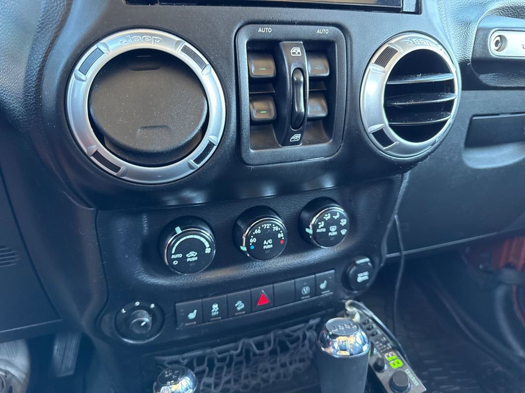 Used 2014 Jeep Wrangler Unlimited Rubicon w/ Connectivity Group AWD/4WD image 30
