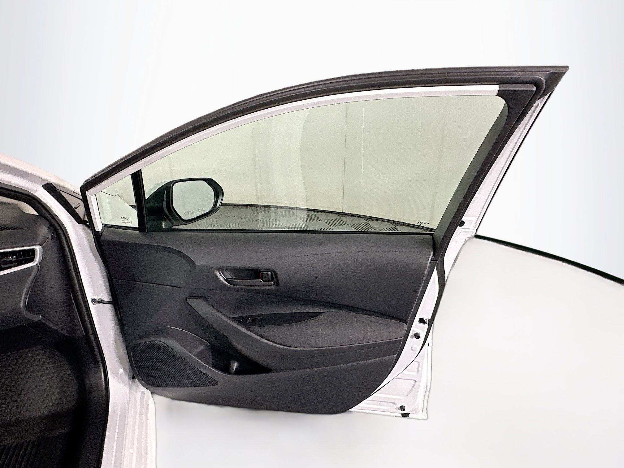 Used 2025 Toyota Corolla LE image 29