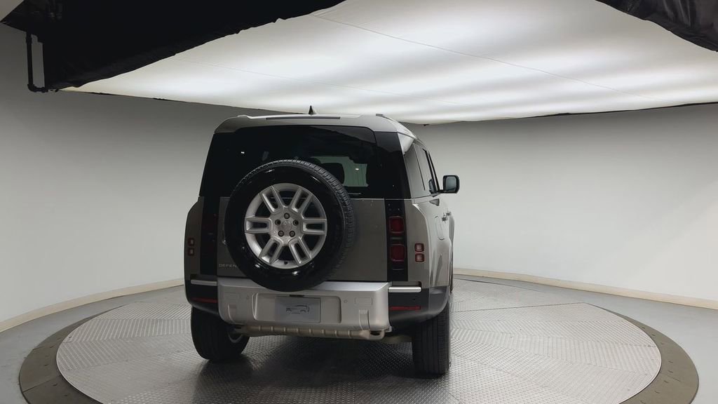 Used 2025 Land Rover Defender 110 S image 3