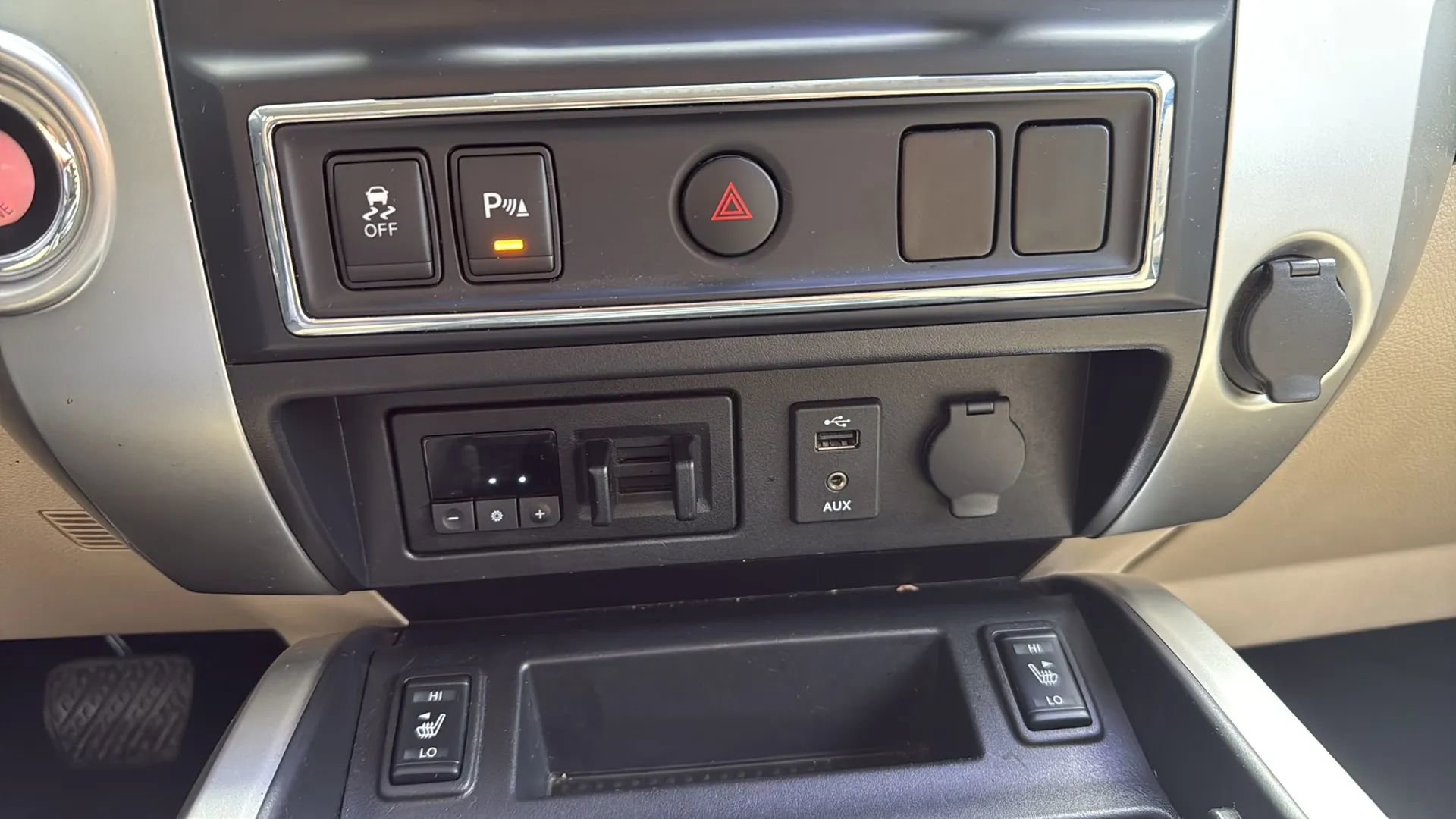 Used 2016 Nissan Titan SV RWD image 36