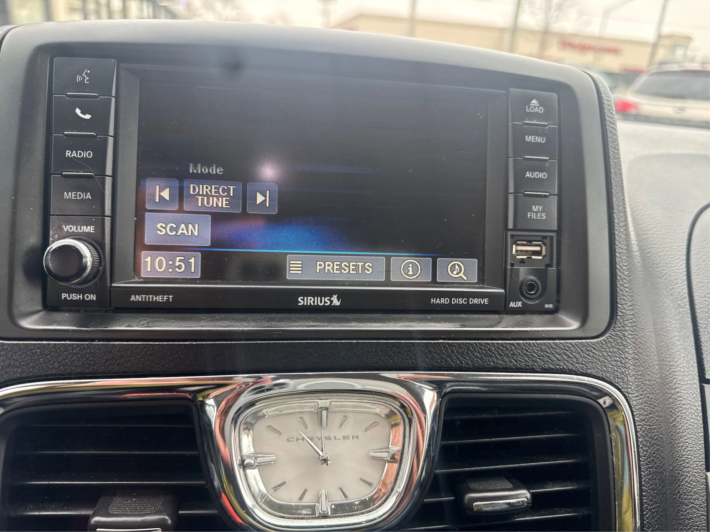 Used 2015 Chrysler Town & Country Touring w/ Driver Convenience Group image 16