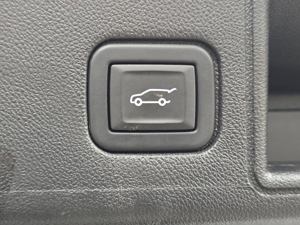 Used 2024 GMC Terrain Denali image 13