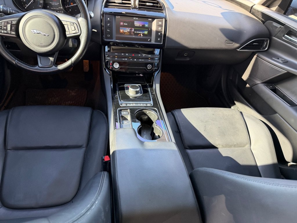 Used 2017 Jaguar XE Premium RWD image 24