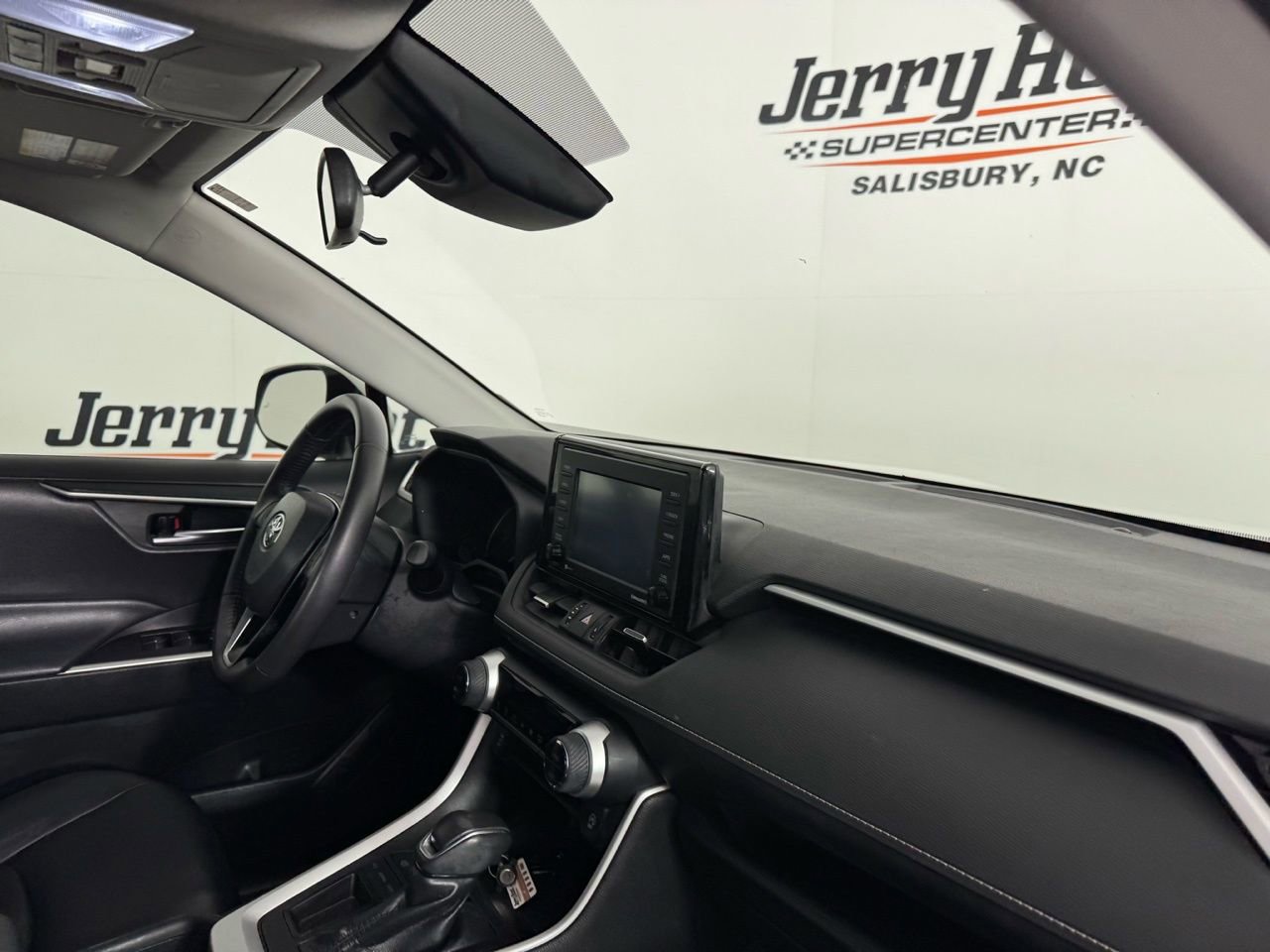 Used 2020 Toyota RAV4 XLE Premium image 30