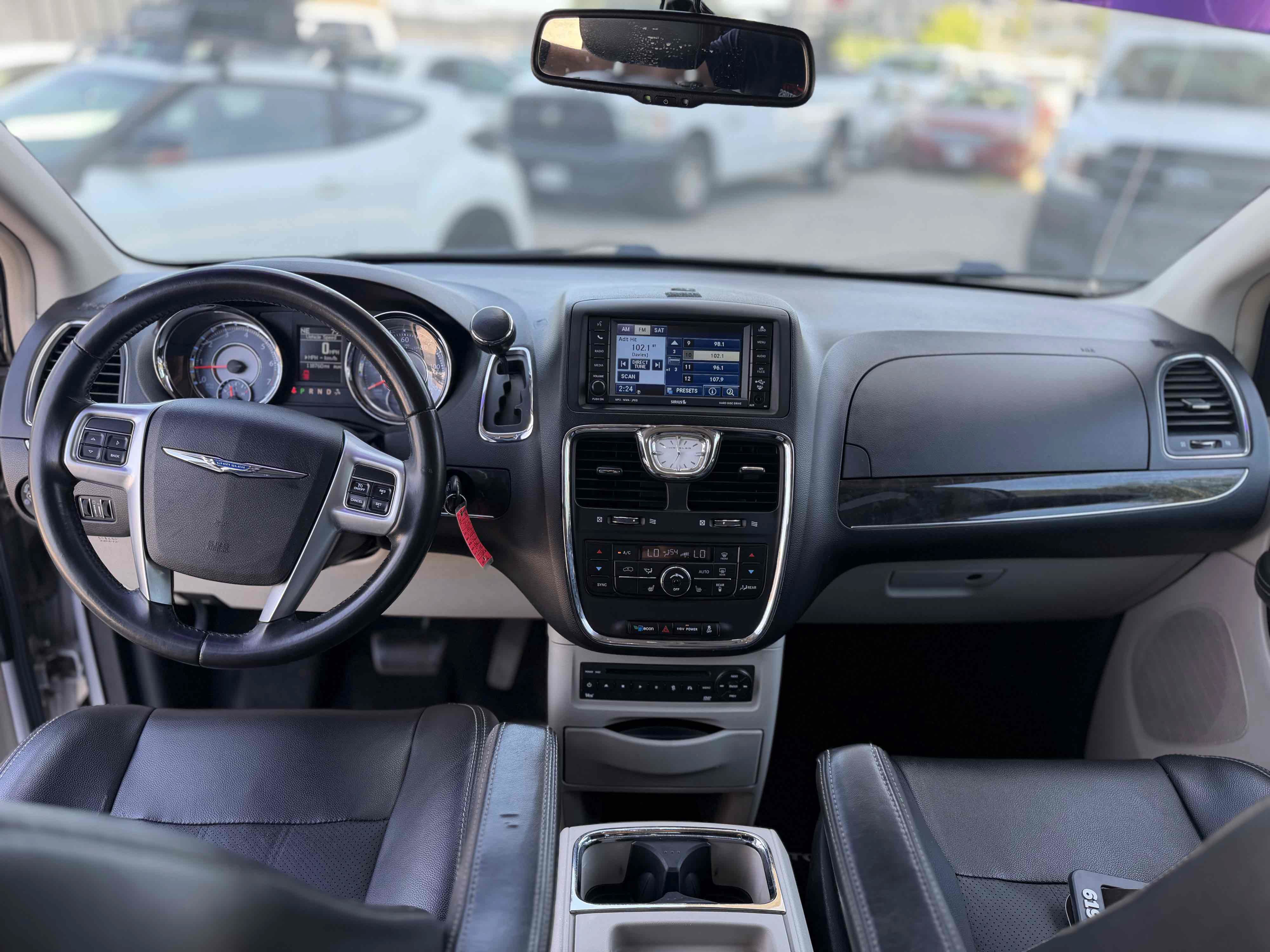 Used 2011 Chrysler Town & Country Touring-L w/ Entertainment Group #2 FWD image 24
