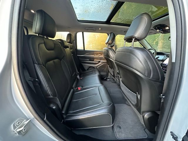 Used 2023 Jeep Grand Cherokee Limited image 34