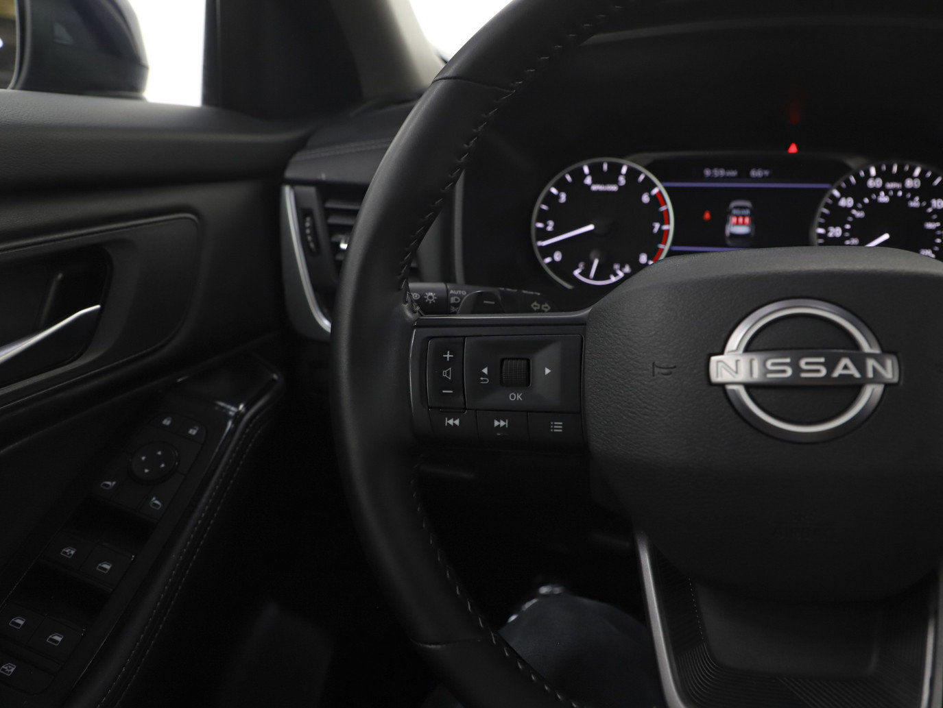 Used 2025 Nissan Rogue SV AWD/4WD image 26