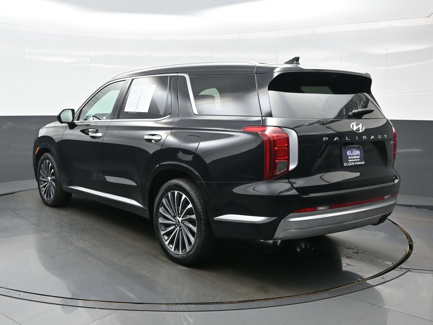 Certified 2023 Hyundai Palisade Calligraphy w/ Cargo Package AWD/4WD image 4