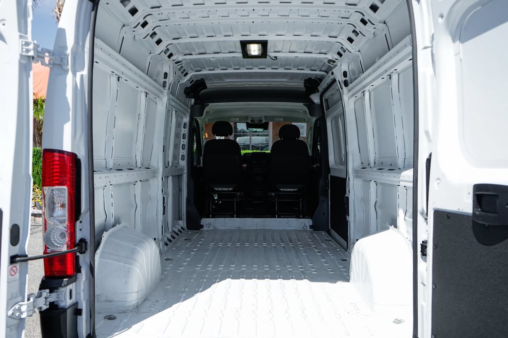 Used 2024 RAM ProMaster 2500 w/ Safety Group FWD image 8
