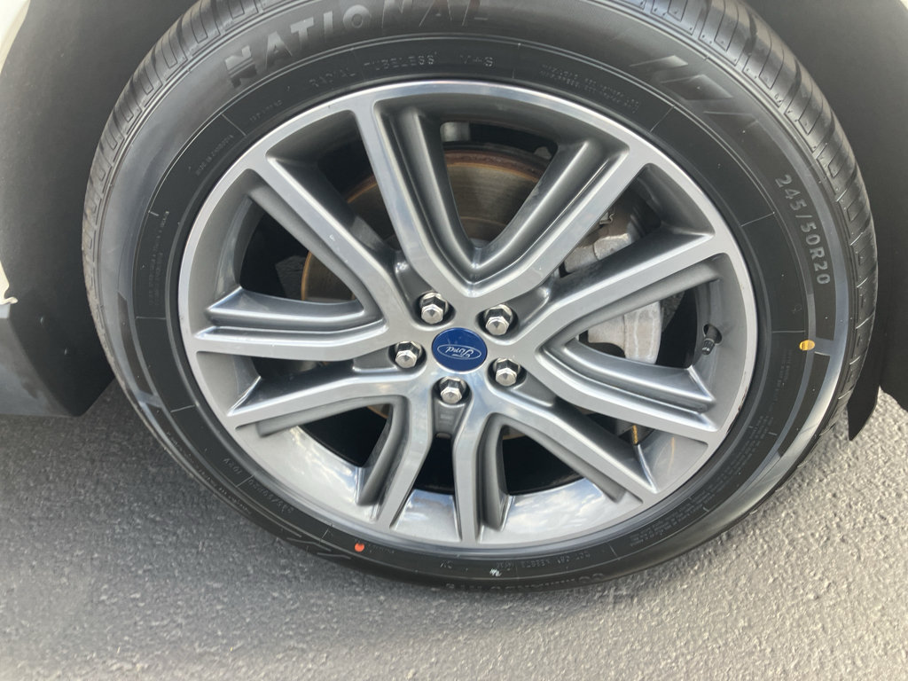 Used 2021 Ford Edge Titanium AWD/4WD image 9