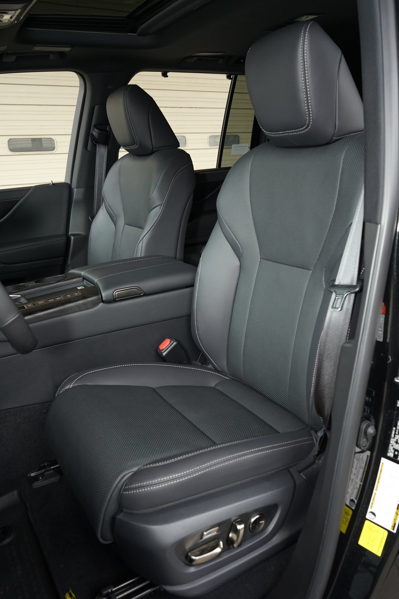 Used 2026 Lexus LX 700h Luxury AWD/4WD image 9