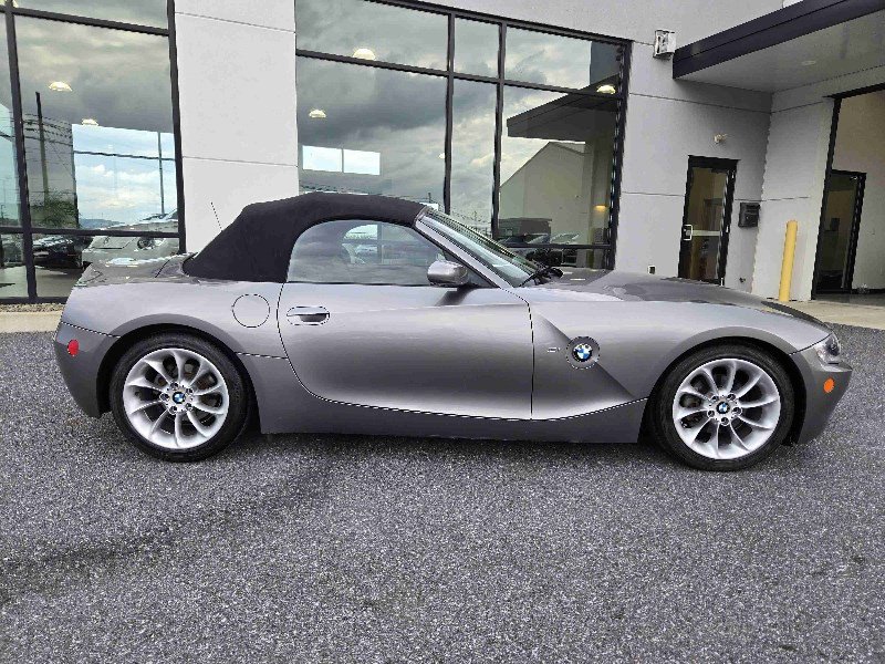 Used 2005 BMW Z4 2.5i image 2