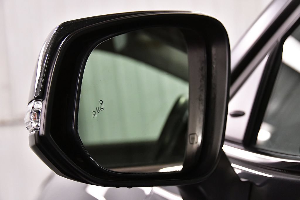 Used 2023 Toyota Highlander LE AWD/4WD image 14