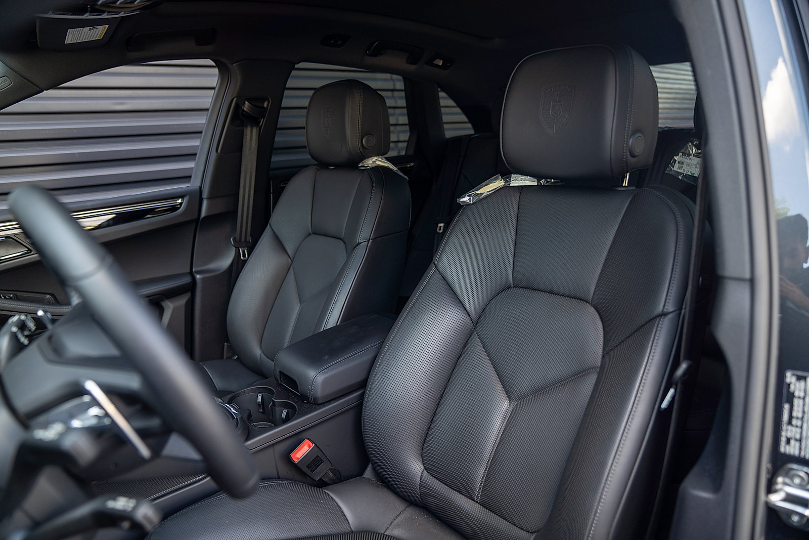 Certified 2026 Porsche Macan Turbo AWD/4WD image 5