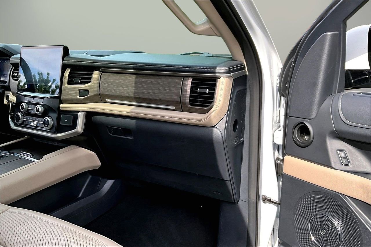 Used 2024 Ford Expedition Limited AWD/4WD image 21