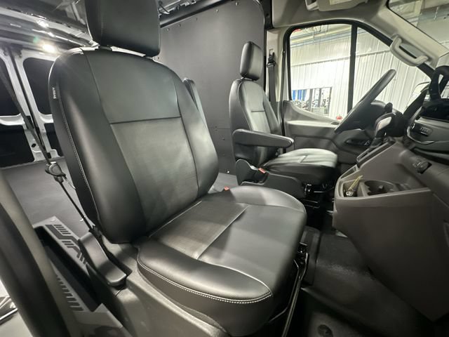 New 2026 Ford Transit 250 148 Medium Roof w/ Load Area Protection Package RWD image 32