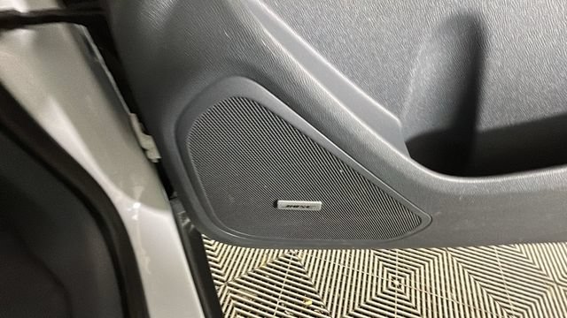 Used 2020 Chevrolet Bolt Premier w/ Infotainment Package FWD image 30