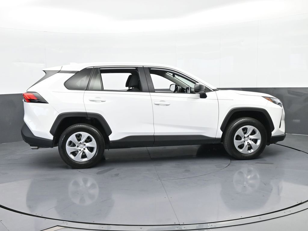 Used 2023 Toyota RAV4 LE image 7