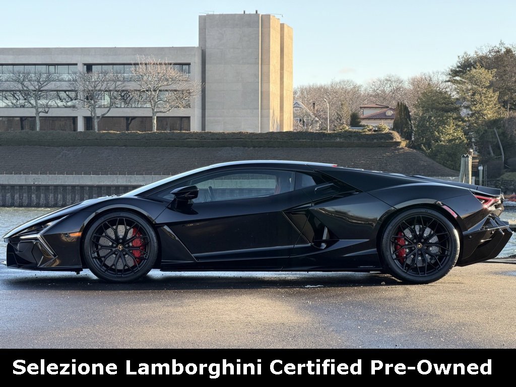 Used 2024 Lamborghini Revuelto image 2