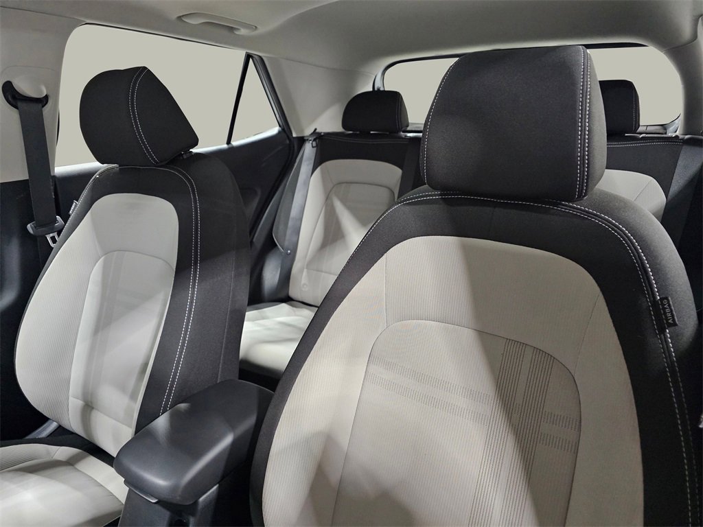 Used 2022 Hyundai Venue SEL image 4