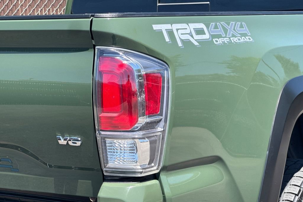 Used 2021 Toyota Tacoma TRD Off-Road w/ TRD Premium Off Road Package AWD/4WD image 24