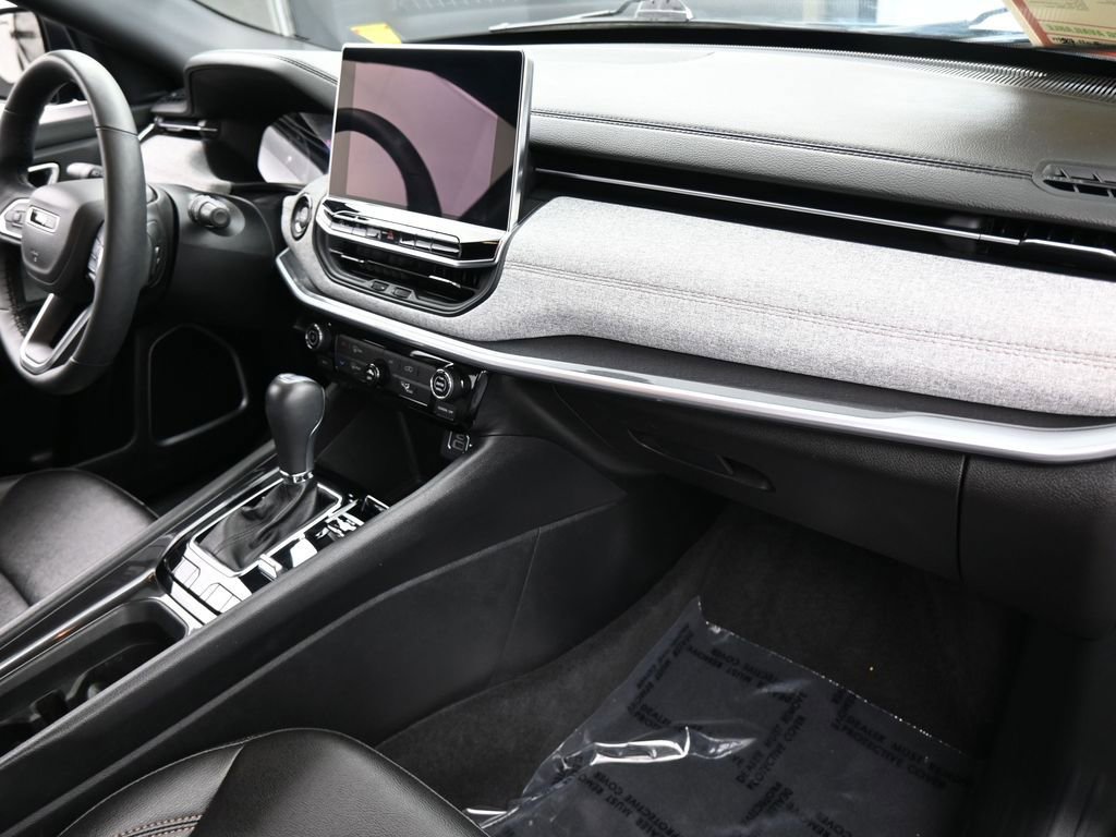 Used 2024 Jeep Compass Latitude image 39