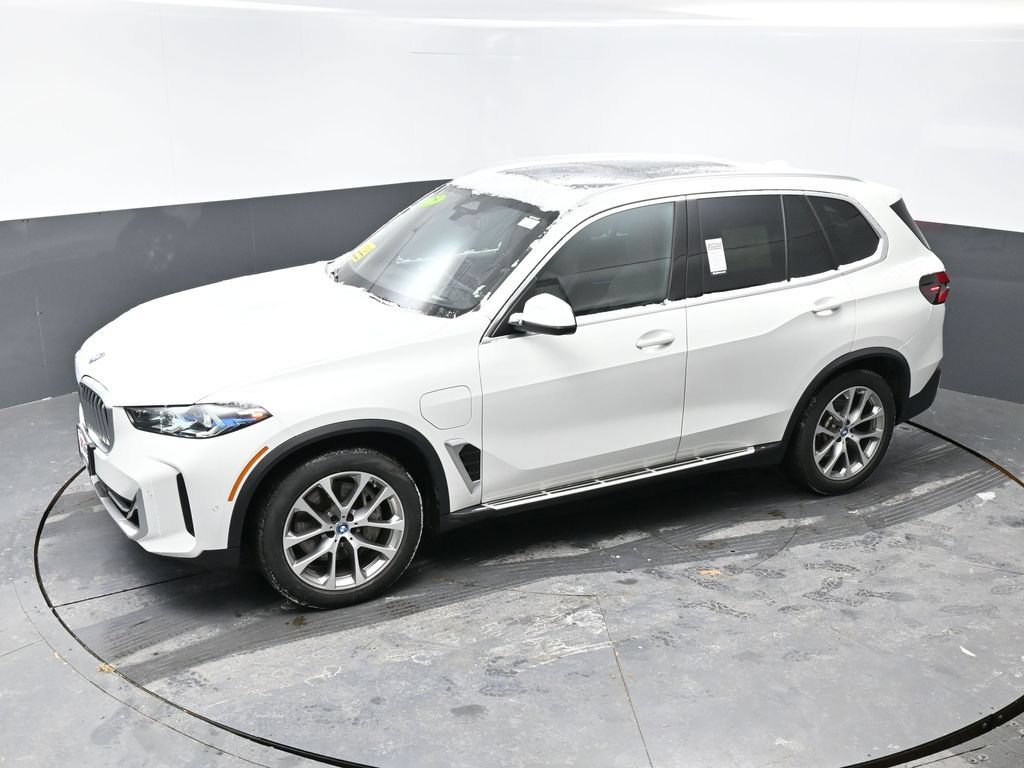 Used 2025 BMW X5 xDrive50e AWD/4WD image 36