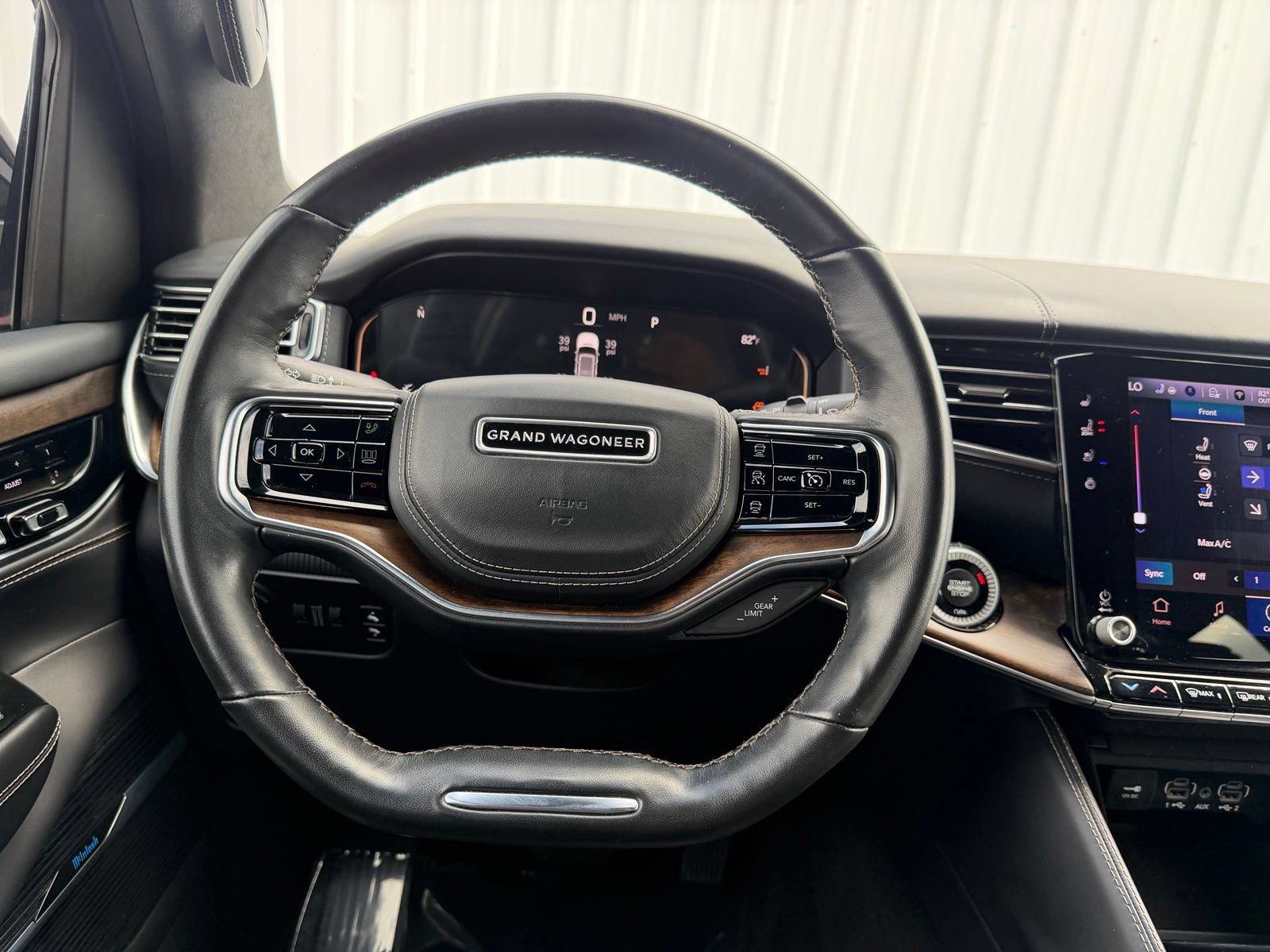 Used 2022 Jeep Grand Wagoneer Series II AWD/4WD image 13
